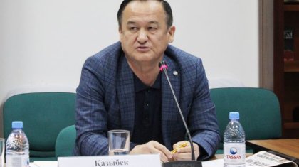 «Ішкі мәселемізді қытай елшісі шешетін болған ба?» - Қазыбек Иса