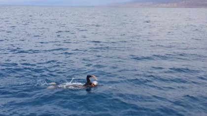 Қазақ жүзгіші алғашқылардың бірі болып Ыстықкөлді жүзіп өтті