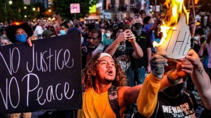 «Нәсілшілдікке жол жоқ!»: Флойд қазасына кінәлі полицейге сот үкімі шықты