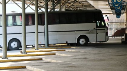 Қарағандыда автобус кондукторы жолаушыларды пышақпен қорқытты (ВИДЕО)