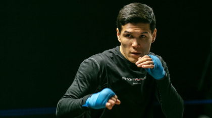 Боксшы Данияр Елеусінов IBF рейтингісінен шығып қалды