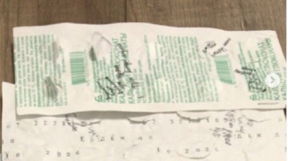 ҰБТ: Талапкер дәрумен қаптамасын «шпаргалка» ретінде қолданған