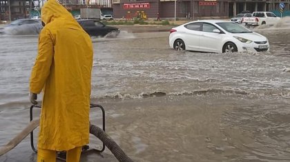 Тасаттық берген маңғыстаулықтардың тілегі қабыл болды: Ақтау көшелерін су басты