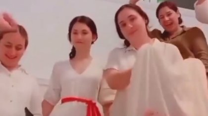 Ақша порно үшін чех жетілген әйелдер