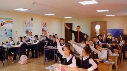 Оқушылармен бір толқында болу маңызды  – Tik-Tok желісінде видео жариялаған жаңаөзендік мұғалім