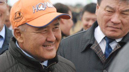 Отставкаға кеткен экс-әкім Өмірзақ Шөкеев Өзбекстанда жүр (ВИДЕО)