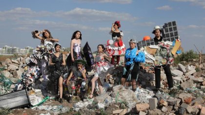 Жаңа Адамдар Астанадағы қоқыс алаңында “Trash Fashion Day” сән көрсетілімін жүргізді