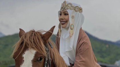 Әнші Алтынай Жолдыбаева сүйіктісін көрсетті