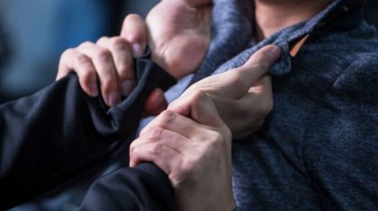 Астанадағы тұрғын үй ауласында ересектер мен жасөспірімдер төбелес шығарған