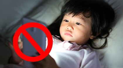 «Екі тілде сөйлеу, смартфон беру, ұрыс-керіс»: маман балалардың тілі неге кеш шығатынын айтты