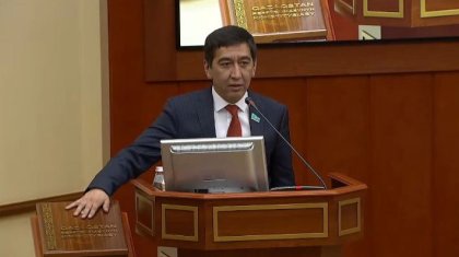 «Сен кімге керексің, Ринат? Жоғалшы!». Зайытов өзін сынағандарға өлең арнады