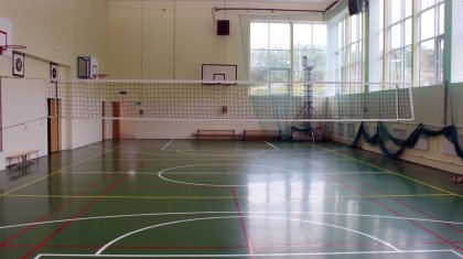 Оралда дене шынықтыру пәнінің мұғалімі оқушыны соққыға жыққан