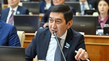 «Мәйіт қаздырып, азаптаған»: Ринат Зайытов халықтың полициядан көрген қорлығын айтты