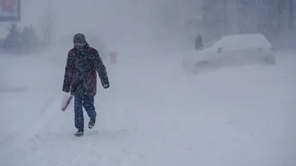 Астанада желден көпқабатты үйдің қасбеті опырылып түсті