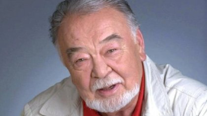 Халық әртісі Асанәлі Әшімов жеке заттарын архивке тапсырды