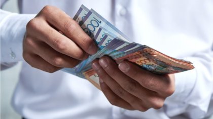 Қазақстанда шенеуніктердің жалақысына қанша қаржы жұмсалады?