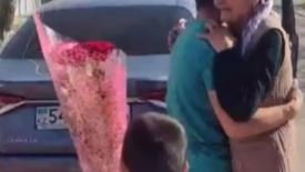 «Әскерге кетіп оралмаған»: 28 жыл бұрын жоғалып кеткен жігіт анасымен қауышты (ВИДЕО)