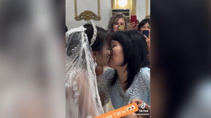 «Лесбиянкалар ма?»: Беташардағы ене мен келіннің «сүйісі» жұртқа жақпай қалды (ВИДЕО)