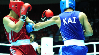 «Басын қорғауды да білмейді»: Танымал бапкер қазақ боксшыларын сынады