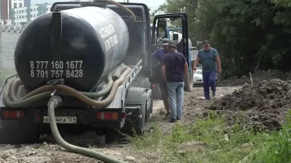 «Нәжіс иісі шығады»: Алматы облысының тұрғындары лас су ішіп отырғанын айтты