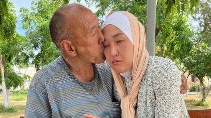 Құлдықта болған әке қызымен 25 жылдан кейін Таразда кездесті