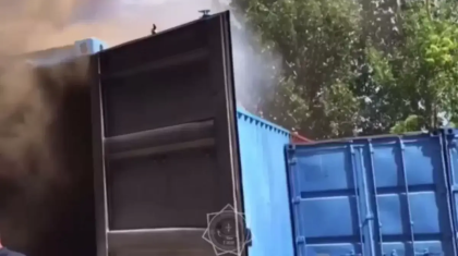 Астанада сауда контейнерлері өртенді (ВИДЕО)