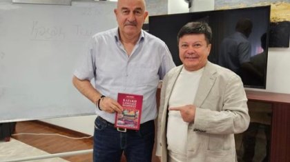 Футбол құрамасының жаңа бас бапкері Станислав Черчесов қазақ тілін үйренуді бастады (ВИДЕО)