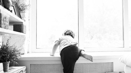 Оралда үш жасар бала терезеден құлап көз жұмды