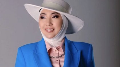 «Орамалмен теледидарға шығуға рұқсат жоқ»: Сара Тоқтамысова қандай қиындыққа тап болғанын айтты