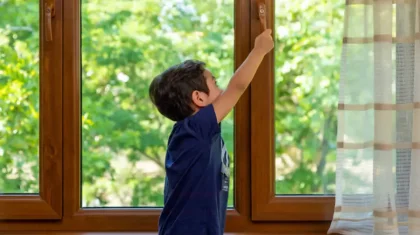 Семейде екі жасар бала тоғызыншы қабаттан құлап кетті