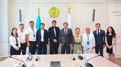 Ерболат Досаев Дүниежүзілік қолөнер кеңесінің президенті Саад Хани Аль-Каддуми мырзамен кездесті