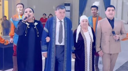 «Автокөлік және италиялық шуба»: Алтынай Жорабаева ата-анасының алтын тойын дүркіретіп өткізді (ВИДЕО)