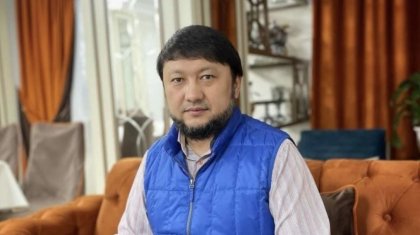 «3 баласы бар жесір әйелмен кездесіп жүрмін»: Мұхамеджан Тазабек бос сөзге нүкте қойды