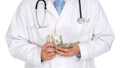 Орташа жалақы – 597 мың теңге: Елімізде дәрігерлердің айлық табысы қанша?