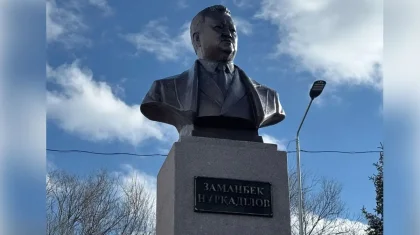 Заманбек Нұрқаділовке арналған ескерткіш ашылды