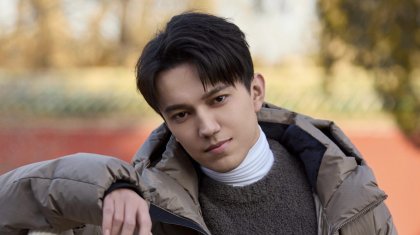 «Қазақ домбырасы Бейжің төрінде»: Димаш Қытай әншісіне қазақтың ұлттық аспабын сыйлады (ВИДЕО)