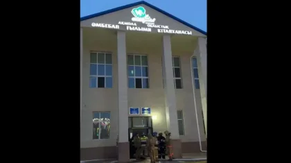 Көкшетауда екі қабатты облыстық кітапханадан өрт шықты (ВИДЕО)