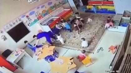 «Бір салфеткамен бәрінің мұрнын сүртті»: Ақтаудағы балабақшада қандай былық бар? (ВИДЕО)