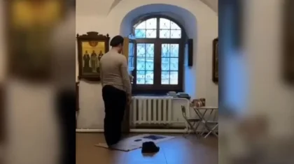 Шіркеуде намаз оқыған мұсылман желіні жарды (ВИДЕО)