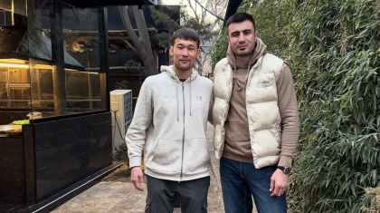 «Екі елдің батырлары»: Шавкат Рахмонов Өзбекстанның екі дүркін Олимпиада чемпионымен кездесті (ВИДЕО)