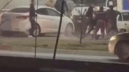 «Көліктің жүк салғышына лақтырды»: Шымкентте тапа-тал түсте ер адамды ұрлап әкетпек болған