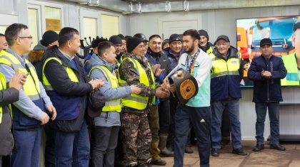 «Машина жөндейді»: Әлем чемпионатының қола жүлдегері «Астана тазалықта» қара жұмыс істеп жүр