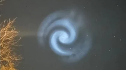 Еуропада аспаннан спираль тәрізді ерекше құбылыс көрінді (ВИДЕО)