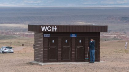 «Бұл – сұмдық»: Шетелдік Қазақстандағы дәретханалардың жағдайын сынады