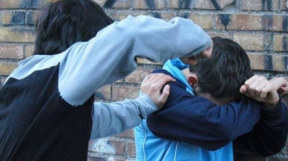 «Оқушылардан ақша жинап, қорқытады». Маңғыстауда бір топ ата-ана дабыл қақты