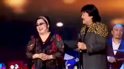 «Сембек екеумізге арнайы жазды»: Мақпал Жүнісова ғашықтар күнінде ерекше жазба жариялады (ВИДЕО)