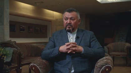 «Қазіргілер тек сақал қоюды біледі»: Танымал актер Болат Әбділманов жастарға ақыл айтты (ВИДЕО)