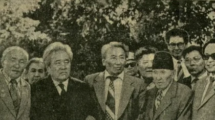 Сирек кадрлар: Кемел Тоқаев пен қазақ қаламгерлері Қызылордада