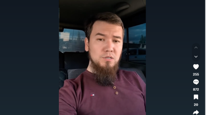 «Әруаққа арнап шелпек пісіріп, мал сою – харам»: Діндар жігіттің шығарған пәтуасы желіні шулатты (ВИДЕО)