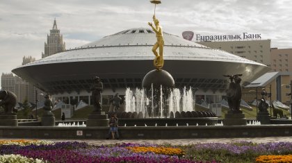 «Жағдайы ауыр»: Астанада цирк әртісі қойылым кезінде 5 метр биіктіктен құлап кетті (ВИДЕО)